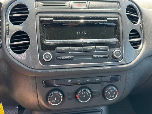 Used 2013 Volkswagen Tiguan S image 19