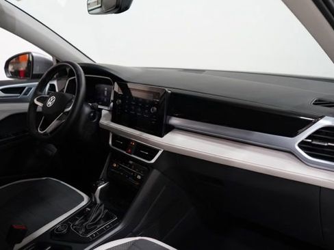 Used 2025 Volkswagen Taos SE image 17