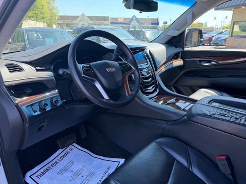 Used 2017 Cadillac Escalade ESV Premium Luxury image 18