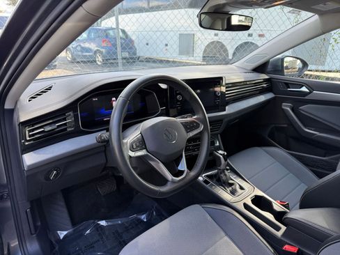 Used 2025 Volkswagen Jetta SE image 28