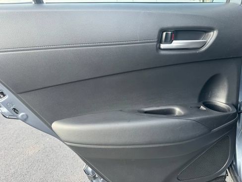 Used 2025 Toyota Corolla Cross XLE FWD image 28