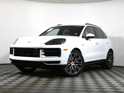 Used 2026 Porsche Cayenne E-Hybrid AWD/4WD image 1