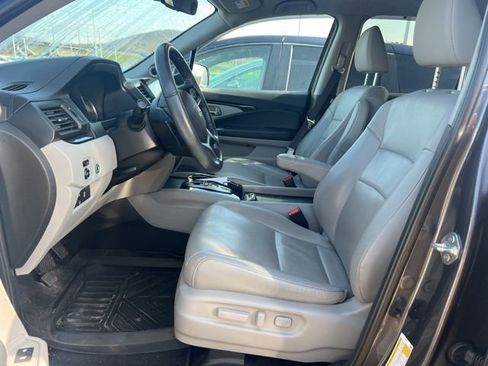 Used 2019 Honda Pilot Touring image 8