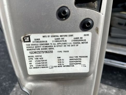 Used 2005 Chevrolet Silverado 2500 LT w/ Heavy-Duty Power Package image 26