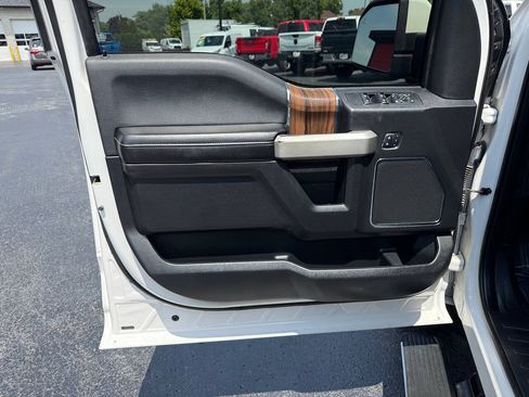 Used 2015 Ford F150 Lariat w/ Equipment Group 502A Luxury AWD/4WD image 21