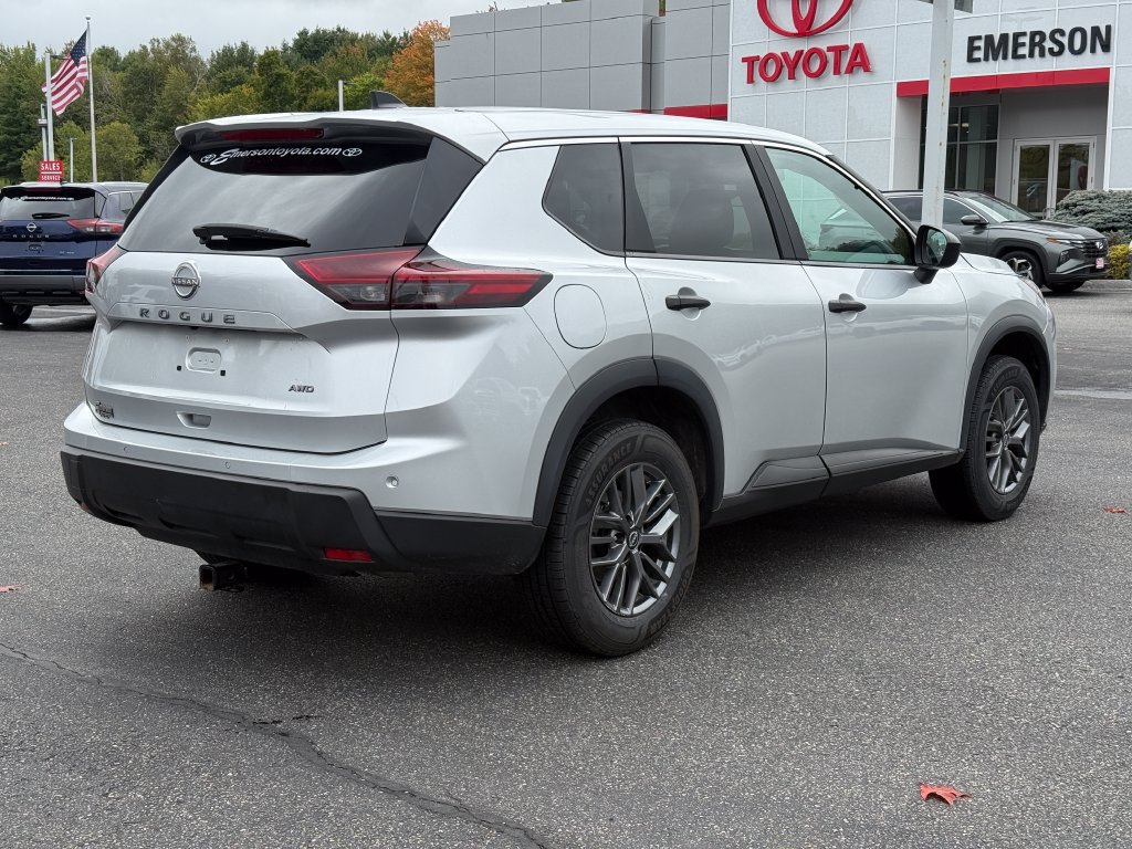Used 2025 Nissan Rogue S AWD/4WD image 6
