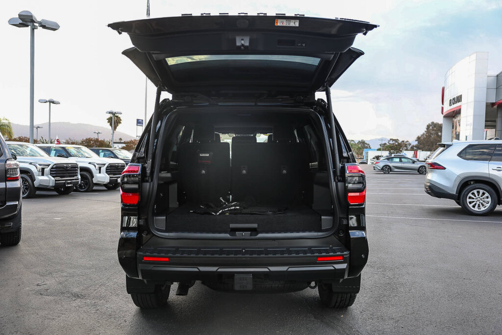 Certified 2025 Toyota 4Runner TRD Off-Road Premium AWD/4WD image 29