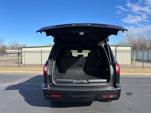 Used 2020 Lincoln Navigator L Reserve w/ Equipment Group 208A Reserve image 18