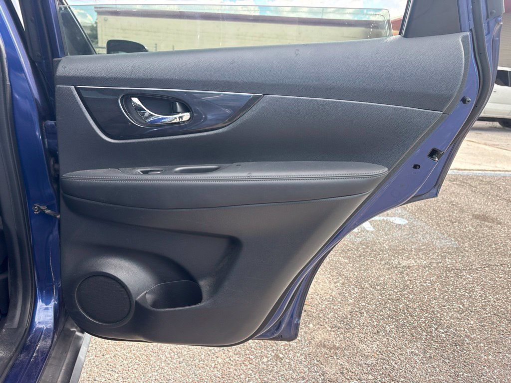 Used 2018 Nissan Rogue SV FWD image 18