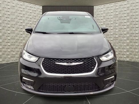 New 2026 Chrysler Pacifica Select image 3