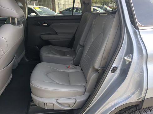 Used 2022 Toyota Highlander XLE image 20