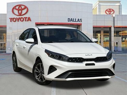 Used 2022 Kia Forte LXS FWD image 1