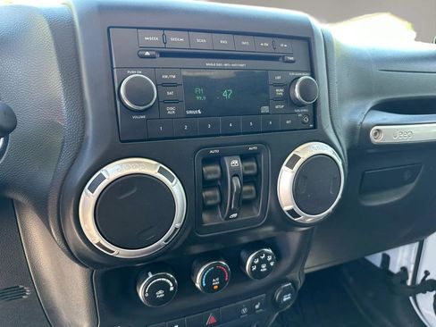 Used 2014 Jeep Wrangler Unlimited Sahara w/ Dual Top Group AWD/4WD image 15