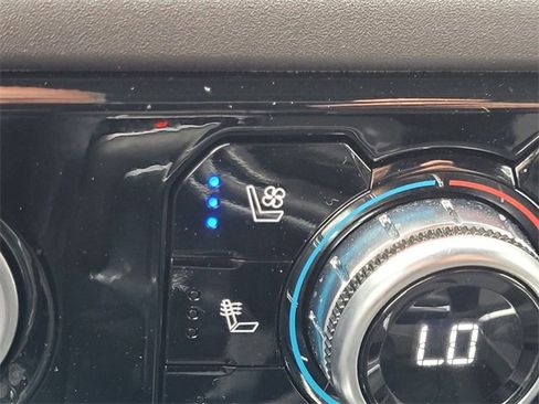 Used 2023 GMC Sierra 1500 SLT w/ SLT Premium Package image 21