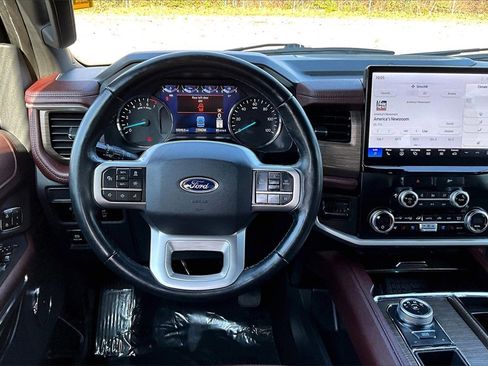 Used 2023 Ford Expedition Limited image 9