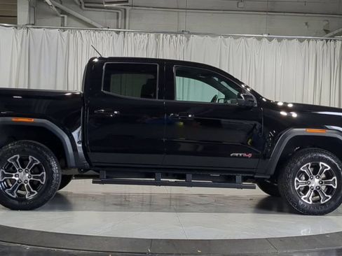 Used 2023 GMC Canyon AT4 w/ AT4 Premium Package AWD/4WD image 9