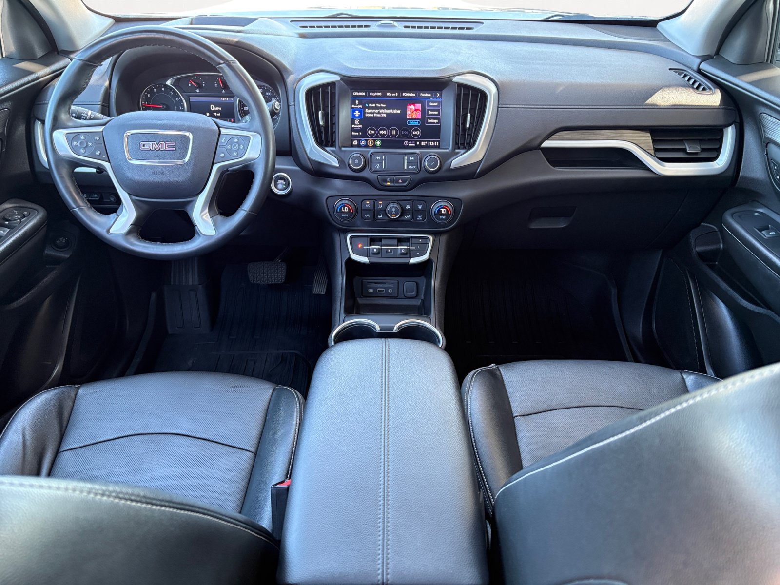 Used 2024 GMC Terrain SLT w/ Tech Package FWD image 4