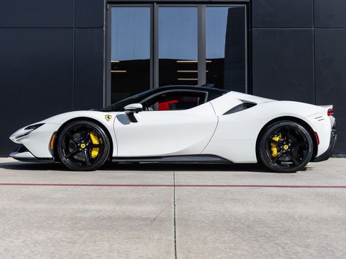 Used 2023 Ferrari SF90 Stradale image 9