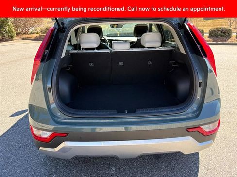 Used 2025 Kia Niro EX image 29