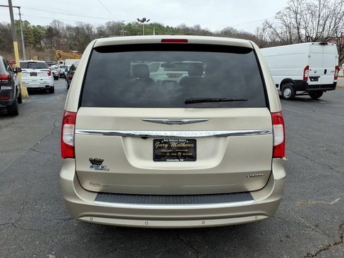 Used 2012 Chrysler Town & Country Limited w/ Luxury Group image 17