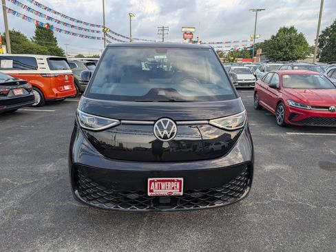 Used 2025 Volkswagen ID. Buzz Pro S Plus RWD image 8