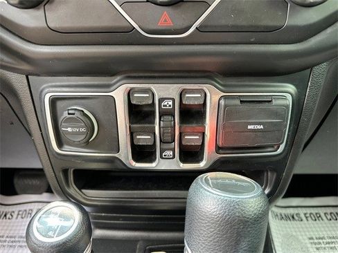 Used 2021 Jeep Gladiator Willys image 19