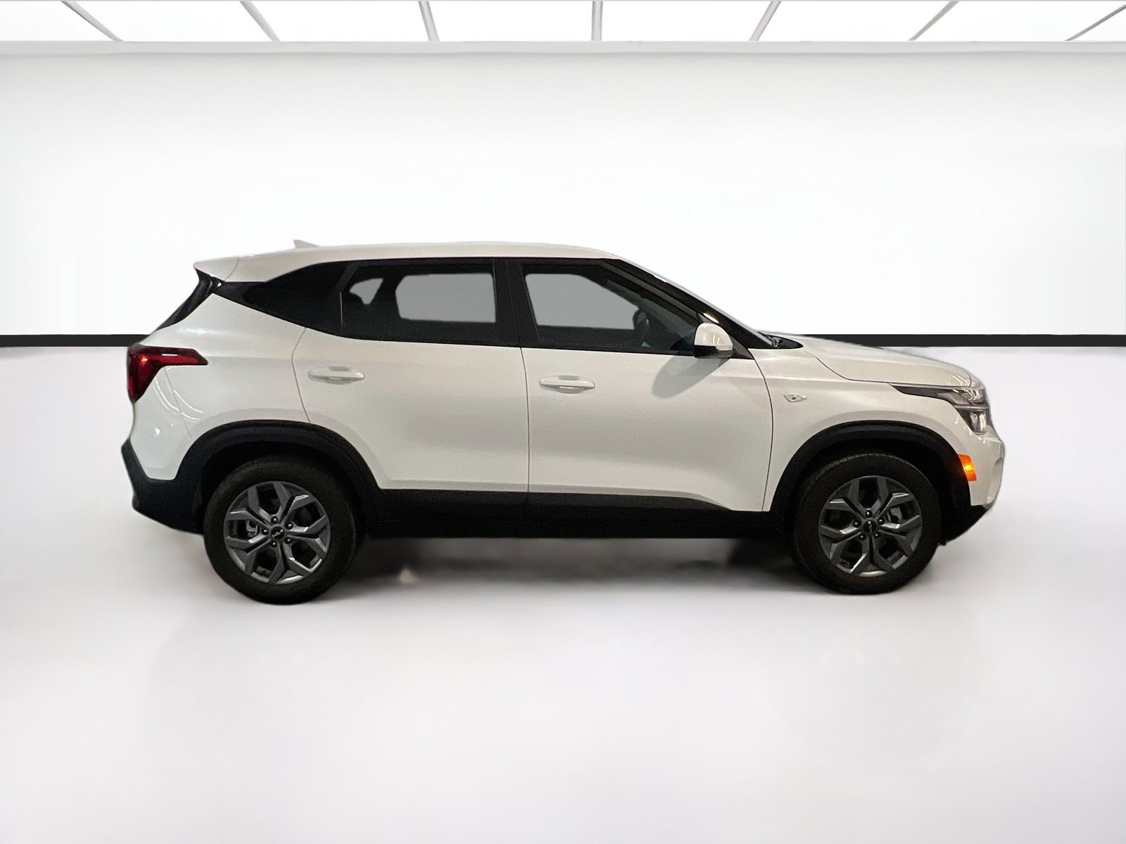 Used 2025 Kia Seltos LX AWD/4WD image 23
