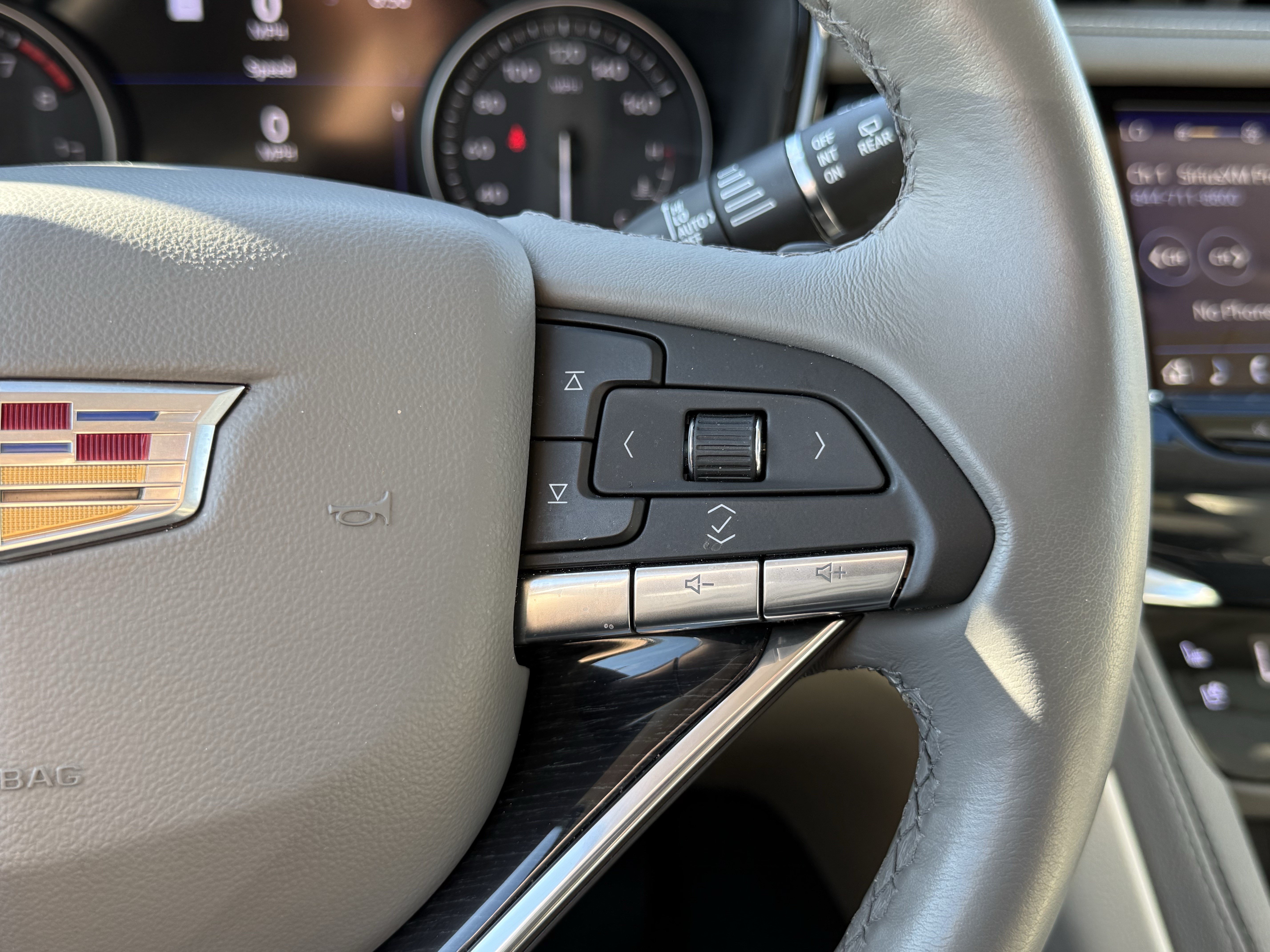 Used 2025 Cadillac XT6 Premium Luxury w/ Technology Package FWD image 18