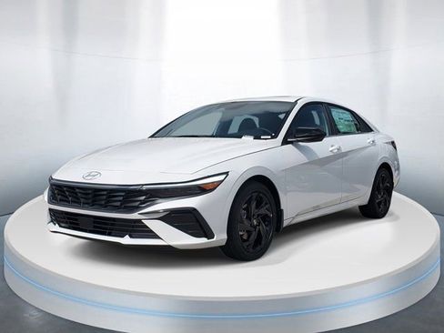 New 2026 Hyundai Elantra SEL Sport FWD image 2