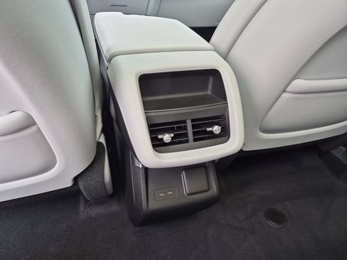Used 2024 Cadillac Lyriq Luxury AWD/4WD image 21