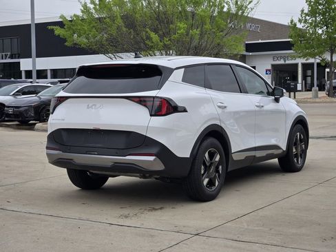 New 2026 Kia Sportage LX w/ LX Convenience Package FWD image 4