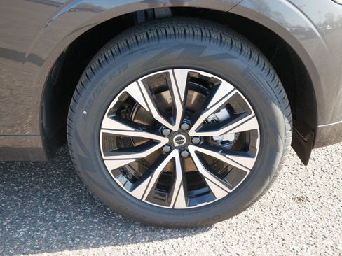 New 2025 Volvo XC60 B5 Core w/ Climate Package image 4