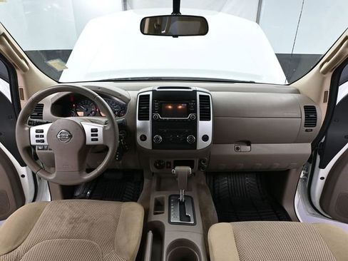 Used 2015 Nissan Frontier SV image 21