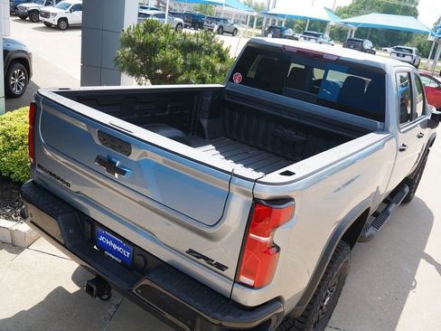 New 2026 Chevrolet Silverado 2500 ZR2 w/ LPO, Dark Essentials Package AWD/4WD image 16