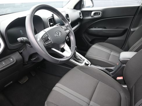 Used 2024 Hyundai Venue SEL image 10