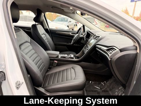 Used 2017 Ford Fusion SE w/ Equipment Group 602A image 22