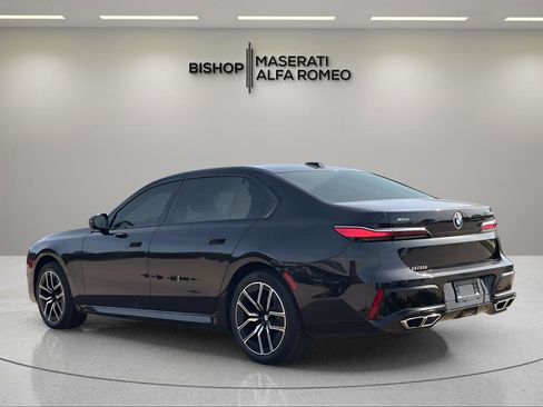 Used 2025 BMW 760i xDrive w/ Executive Package image 5