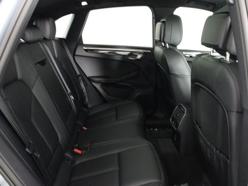 Certified 2025 Porsche Macan image 32