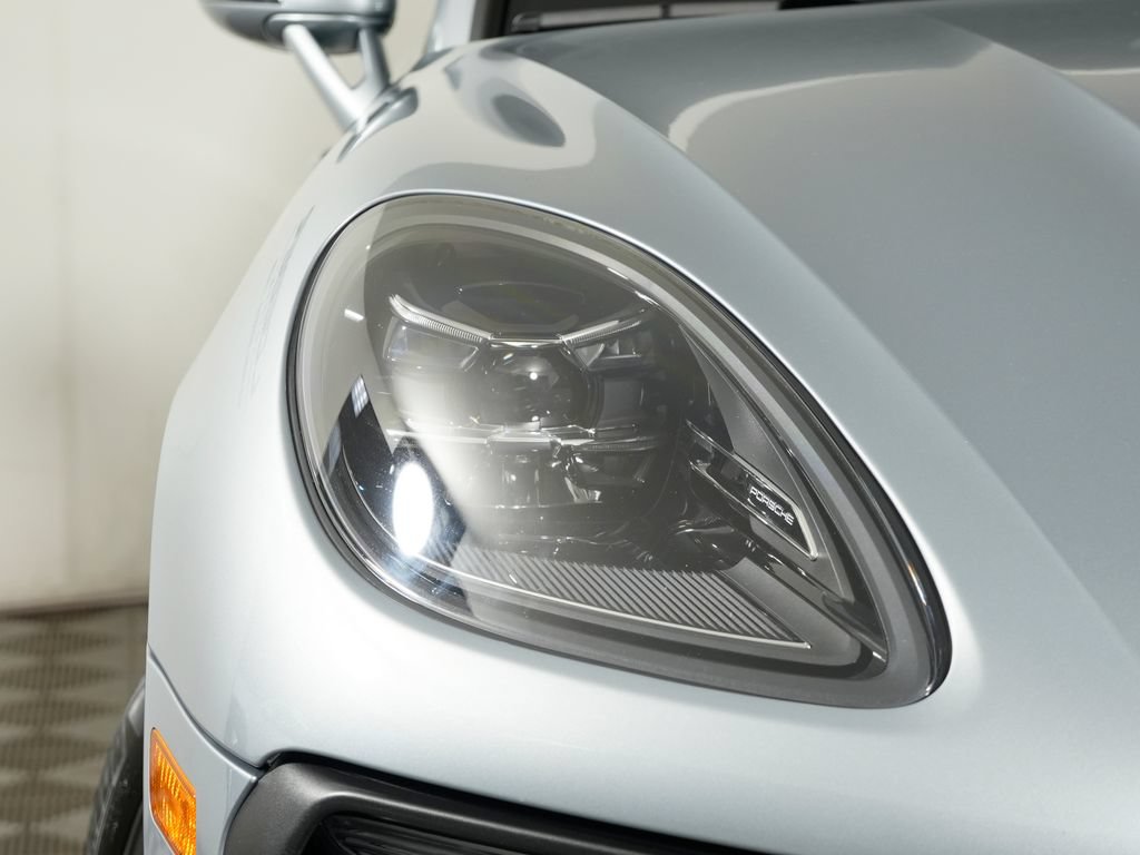 Certified 2023 Porsche Macan Turbo AWD/4WD image 11