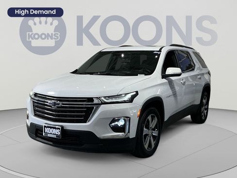 Used 2023 Chevrolet Traverse LT w/ LT Premium Package AWD/4WD image 1