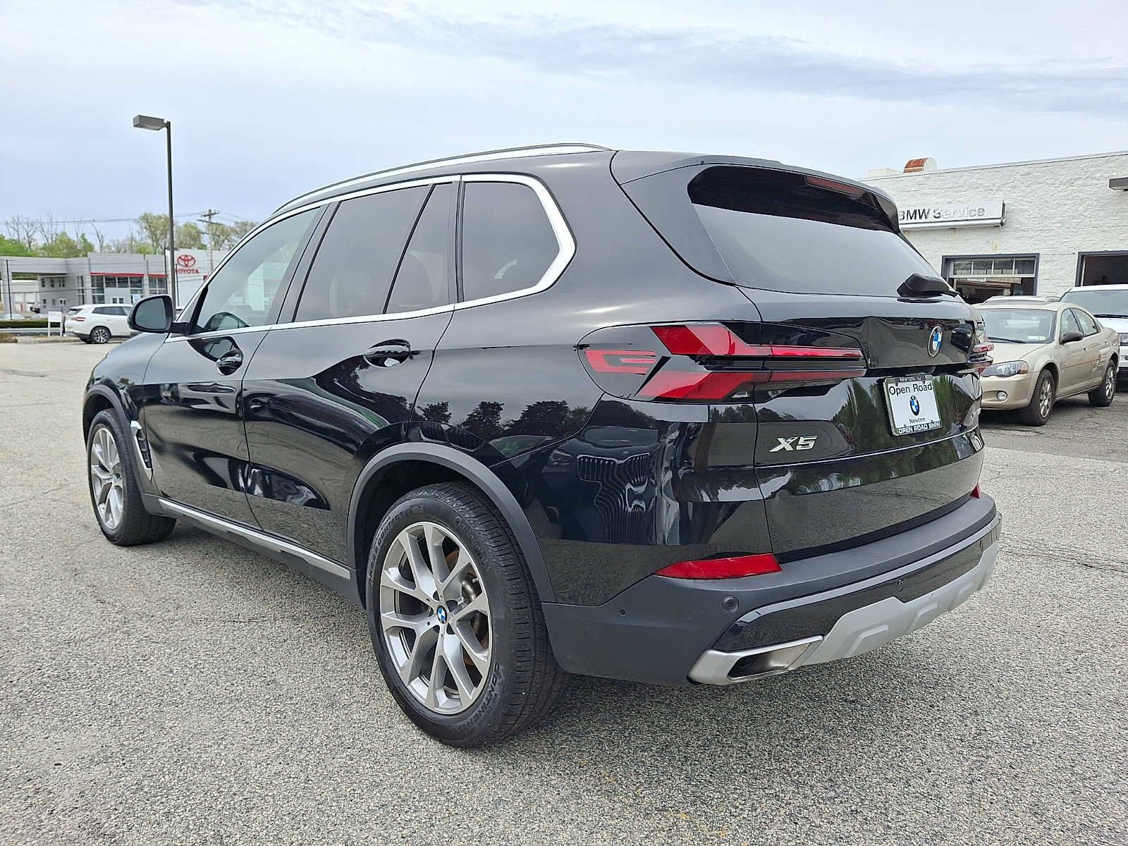Used 2024 BMW X5 xDrive40i w/ Premium Package AWD/4WD image 4