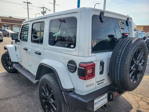 Used 2025 Jeep Wrangler Unlimited Sahara AWD/4WD image 7