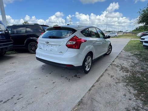 Used 2014 Ford Focus SE w/ SE Winter Package FWD image 6