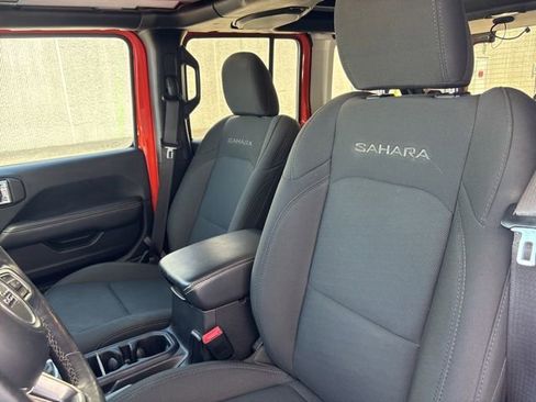 Used 2019 Jeep Wrangler Unlimited Sahara w/ Uconnect 4C Nav & Sound Group AWD/4WD image 28