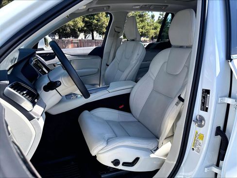 Used 2024 Volvo XC90 T8 Ultimate w/ Protection Package Premier AWD/4WD image 28