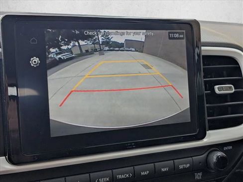 Used 2023 Hyundai Venue Limited FWD image 12