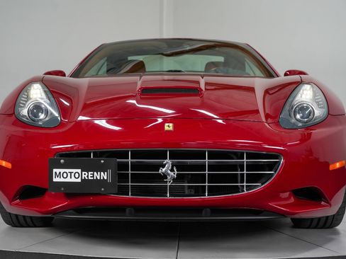 Used 2010 Ferrari California RWD image 14