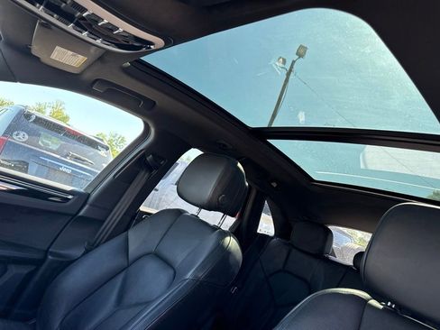 Used 2023 Porsche Macan AWD/4WD image 6