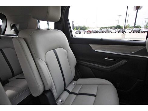 Used 2024 MAZDA CX-90 3.3 Turbo w/ Preferred Package AWD/4WD image 10