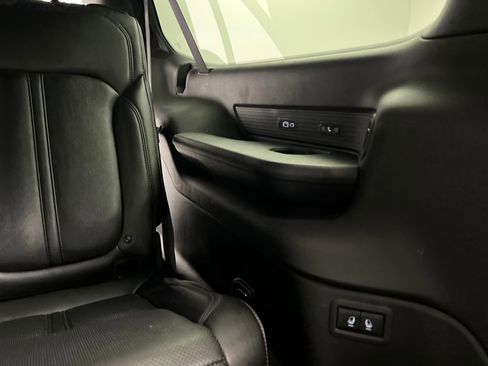 Used 2024 Jeep Wagoneer L Series II image 37